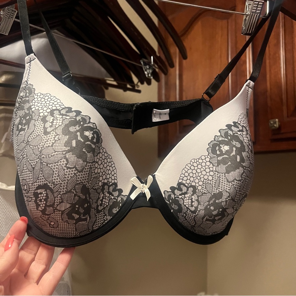 Jaclyn Smith Black and White Lace Bra